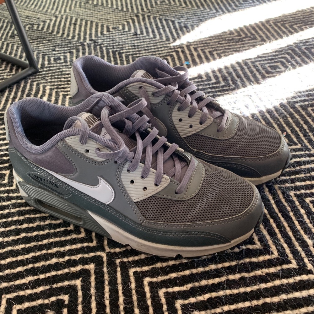 Women’s size 7 Nike Air Max